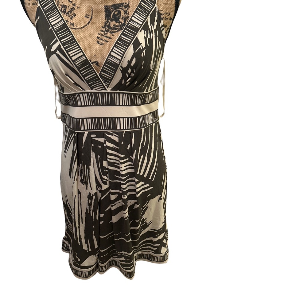 BCBGMaxAzria Black and White Halter Mini Flare Dress Size Medium Graphic Print - Picture 7 of 7